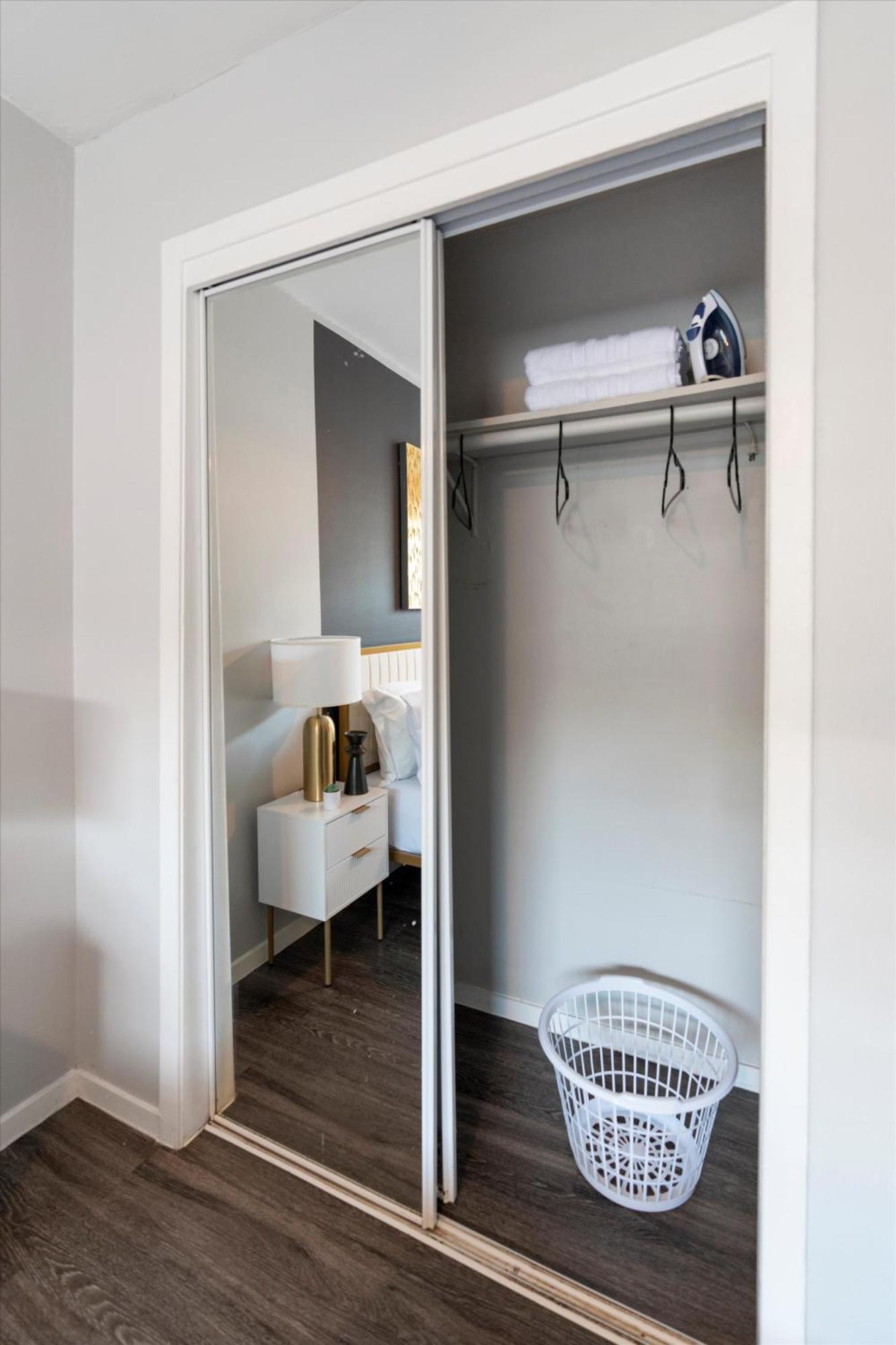 Mins 2 Downtown - King Bed - Private Stays Austin Exterior foto